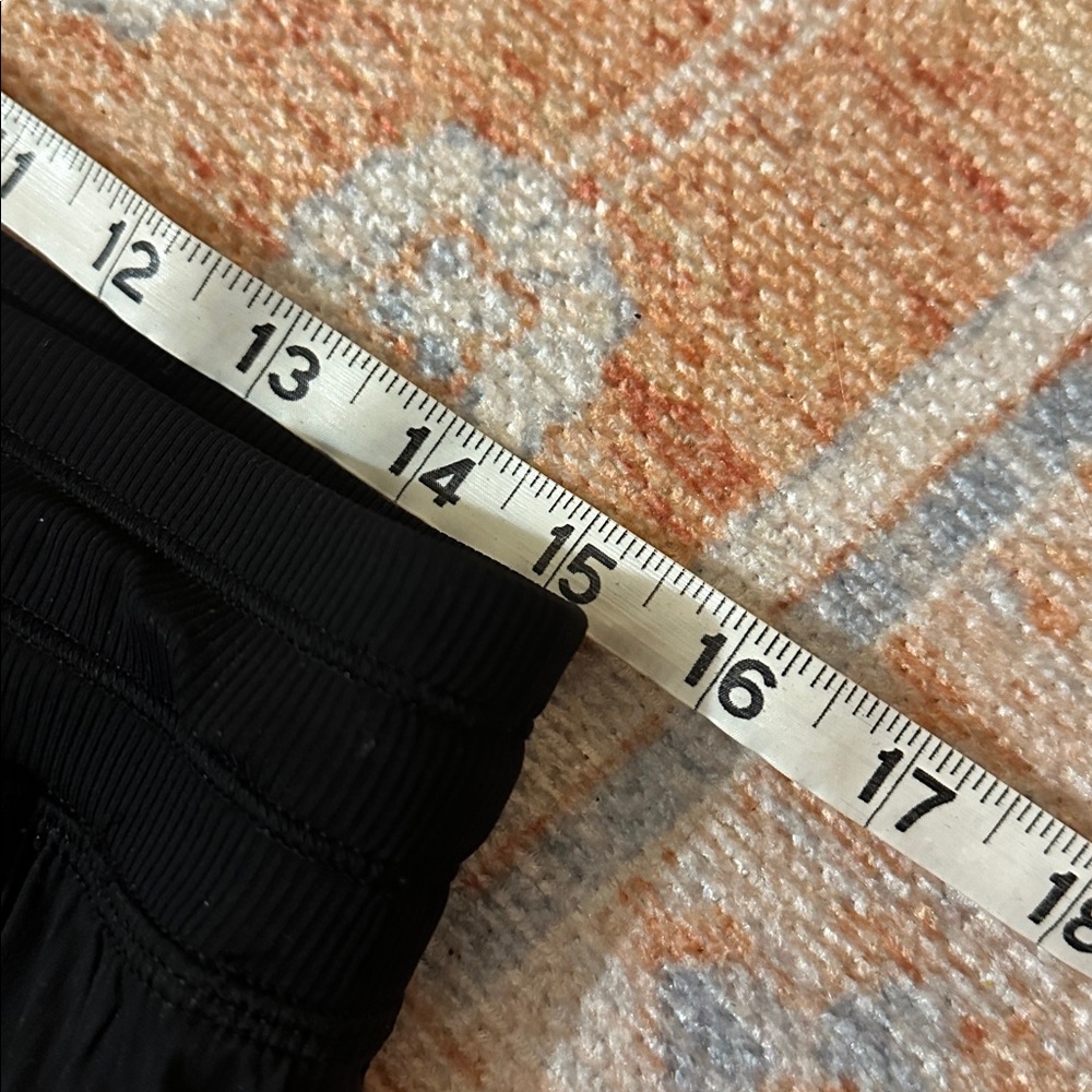 Lululemon Dance Studio Relaxed-Fit Mid-Rise Cargo Pant
Black W5GILS like new Med - Picture 8 of 8